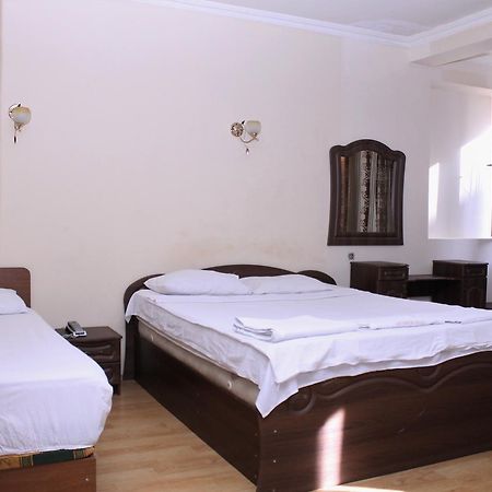 Hotel Hayat Batoemi Buitenkant foto