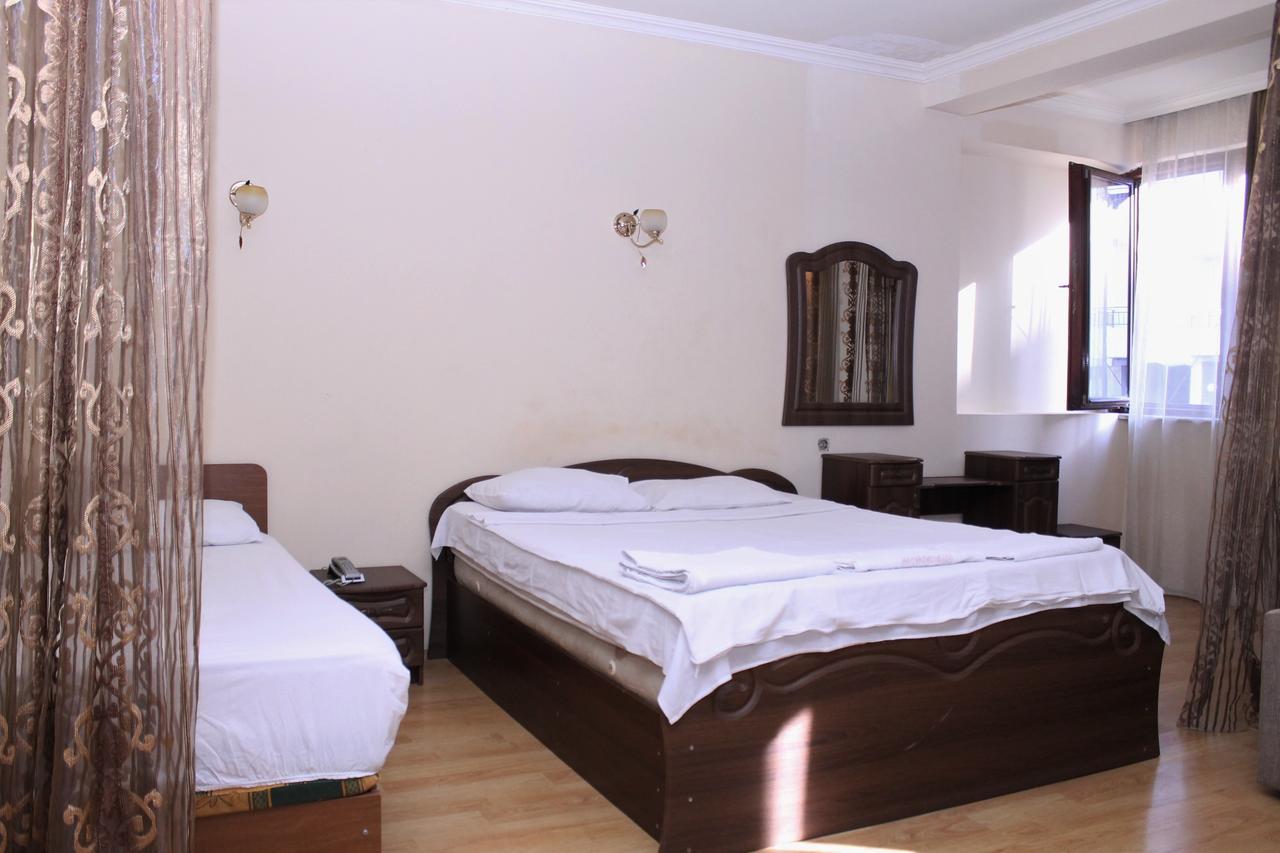 Hotel Hayat Batoemi Buitenkant foto
