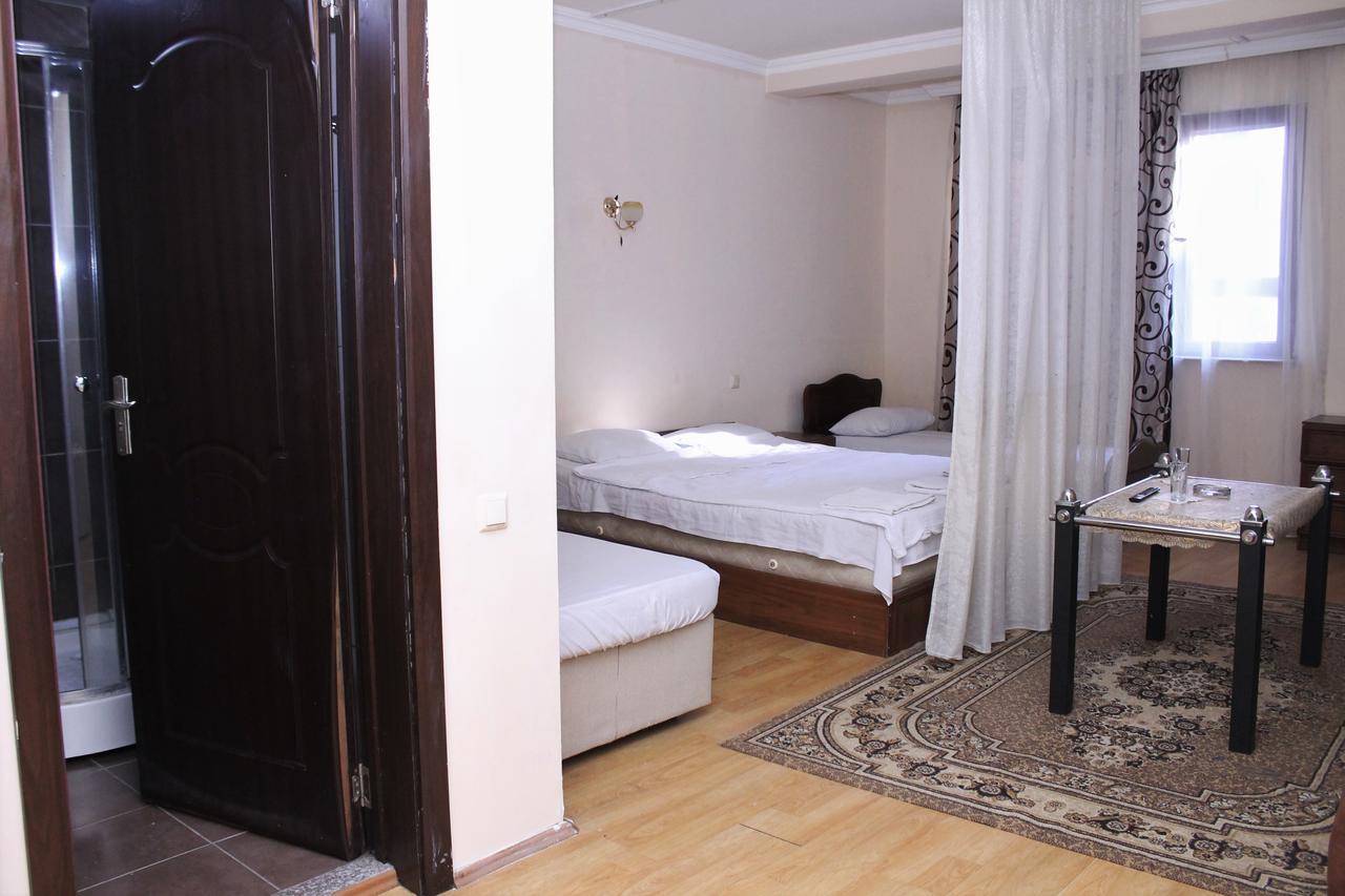 Hotel Hayat Batoemi Buitenkant foto