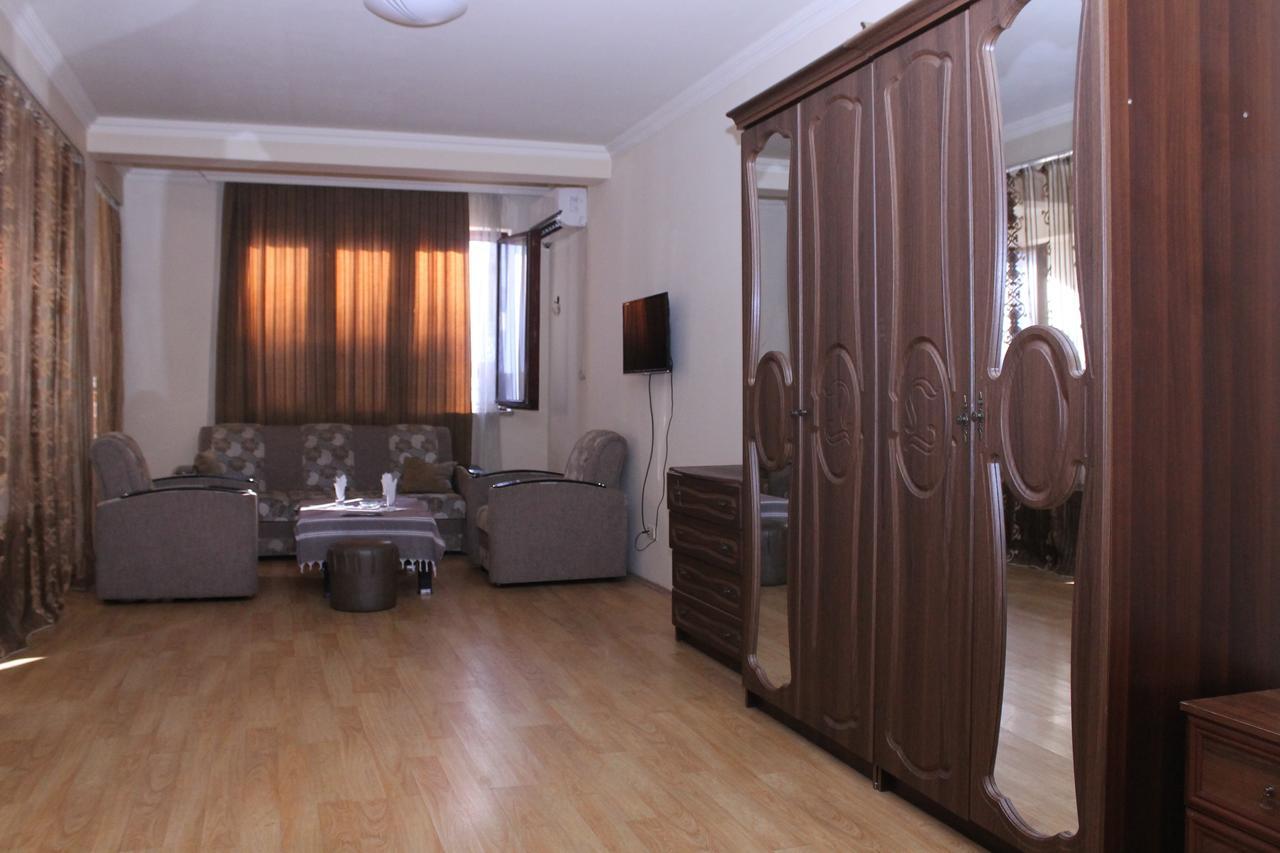 Hotel Hayat Batoemi Buitenkant foto