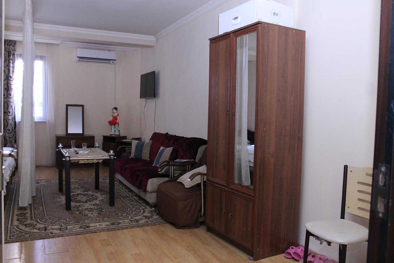 Hotel Hayat Batoemi Buitenkant foto